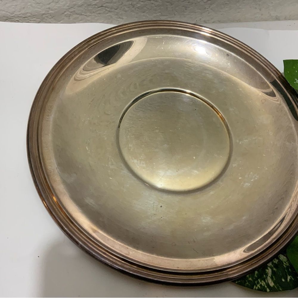 WM Rogers silver plated 921 plate 10.5”